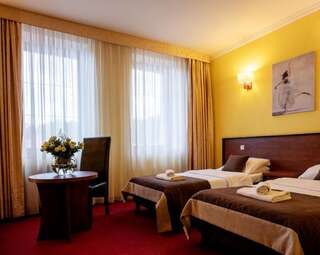 Отель Hotel Piotr Spa&Wellness Богушув-Горце Двухместный номер с 2 отдельными кроватями-1